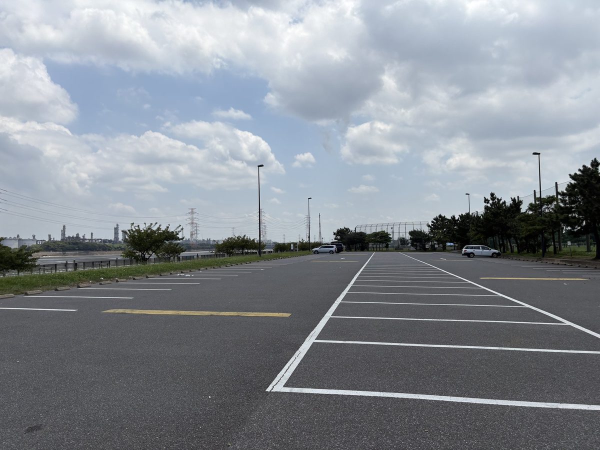 養老川の広い駐車場