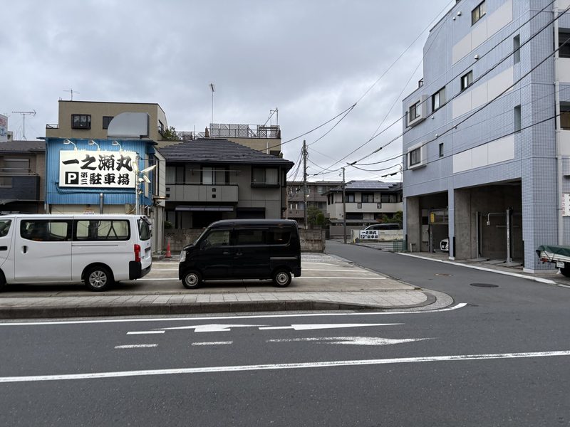一之瀬丸の駐車場(釣り物別に区画が決まっている)